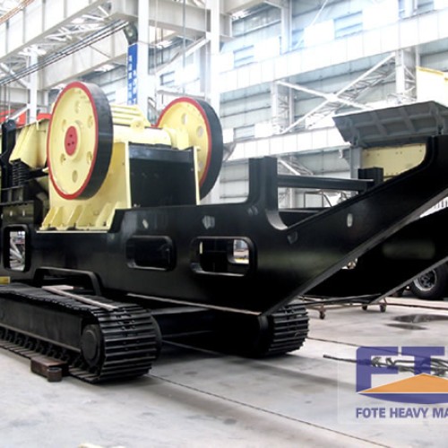 Rubberâ€“tyred mobile crusher